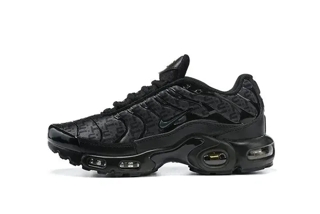 Nike Air Max Plus Triple Black