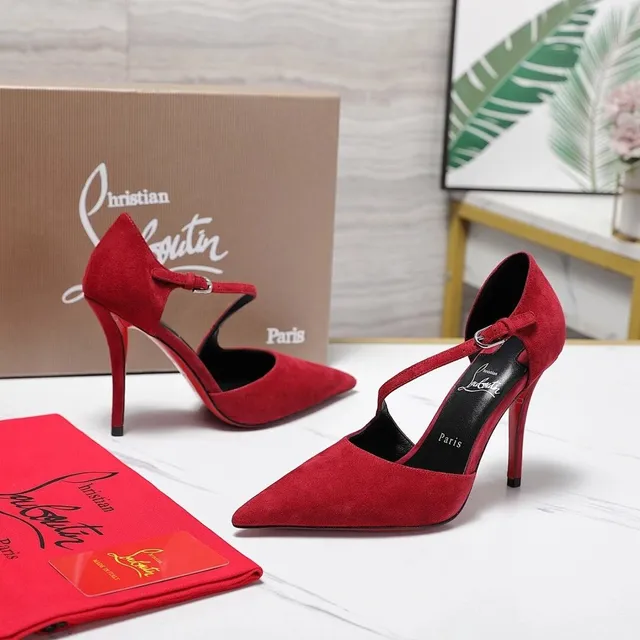 Christian Louboutin Pump Suede T-Strap