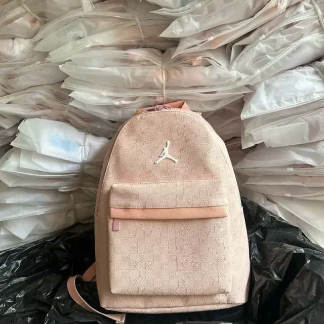 皮面嫩粉