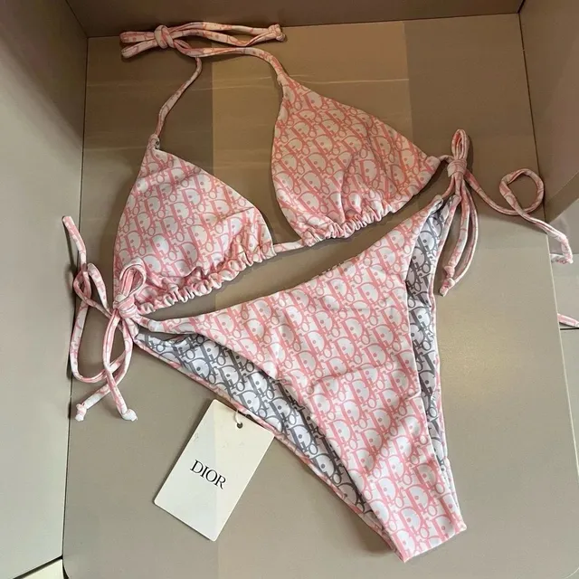 030302046