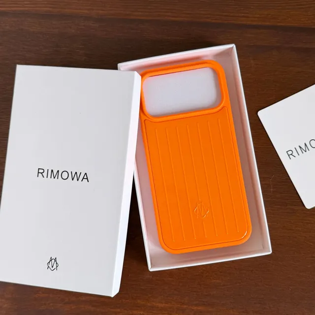 Orange - with packaging supporting magnetic attraction