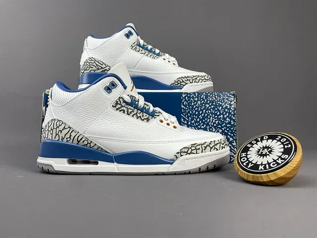 Air Jordan 3 True Blue