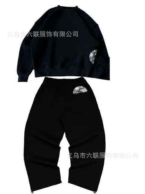 黑色圆领套装