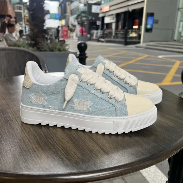 Low Top Sneaker Distressed Denim