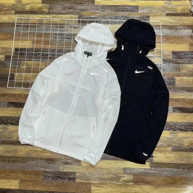Nike Windrunner Jacket Reflective Detail