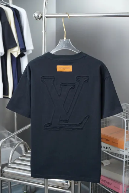Lo*uis Vu*itton