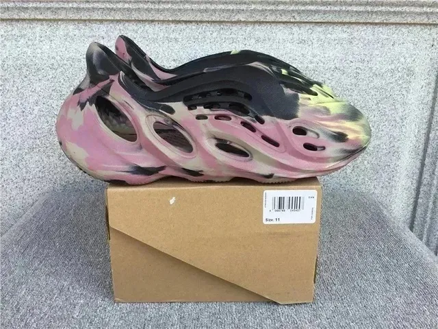 Yeezy Foam Runner Zebra
