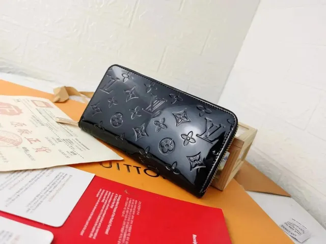 Louis Vuitton Zippy Wallet Monogram Vernis