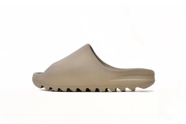 Yeezy Slide Earth