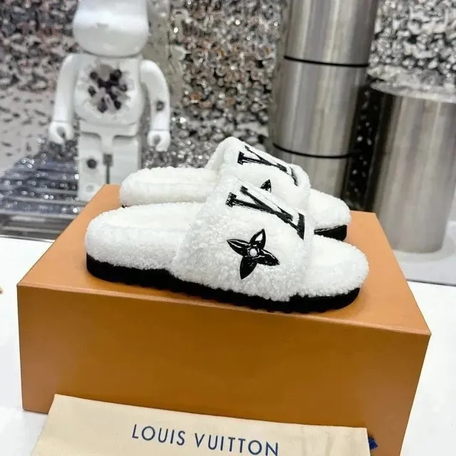 Louis Vuitton sandals slippers