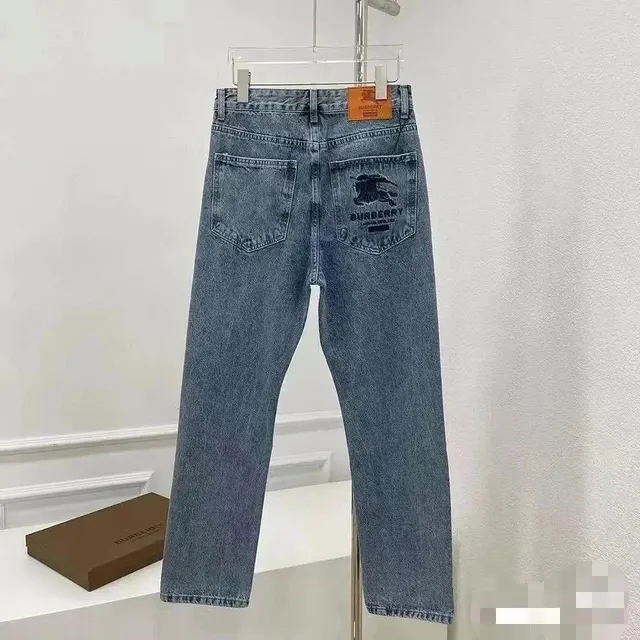 Burberry Straight-Leg Jeans Equestrian Knight Logo