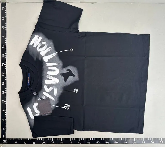 Louis Vuitton T-Shirt Spray-Paint Logo Print