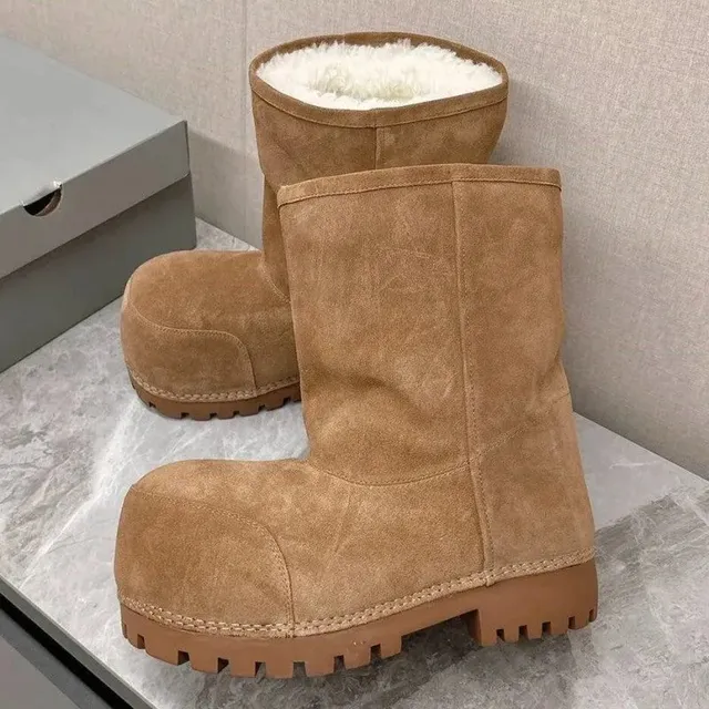 驼色中筒长毛绒
