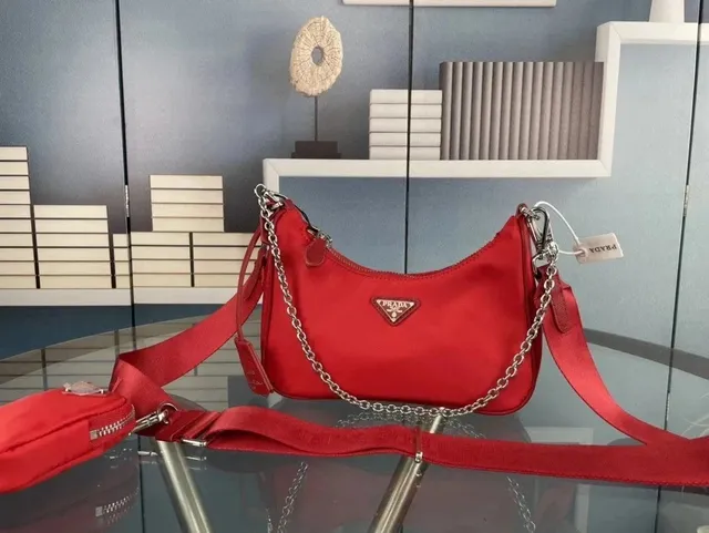 Prada Re-Edition 2005 Nylon