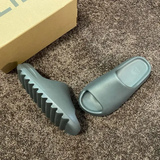 Yeezy Slide Onyx
