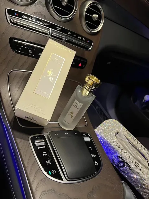 Bulgari Eau Parfumée au Thé Blanc Frosted Glass Bottle