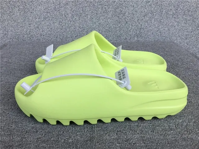 Yeezy Slide Glow