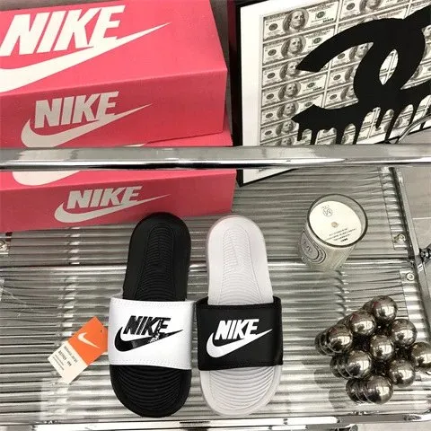 Nike Benassi JDI Black/White