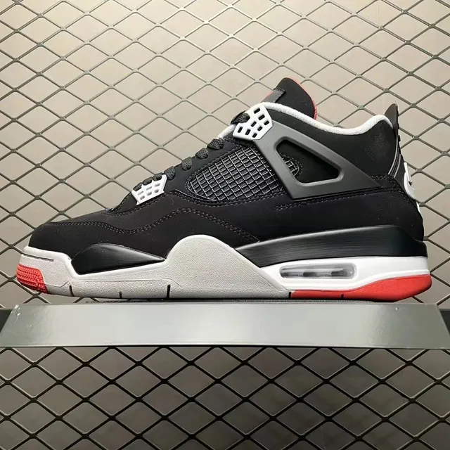Air Jordan 4 Bred