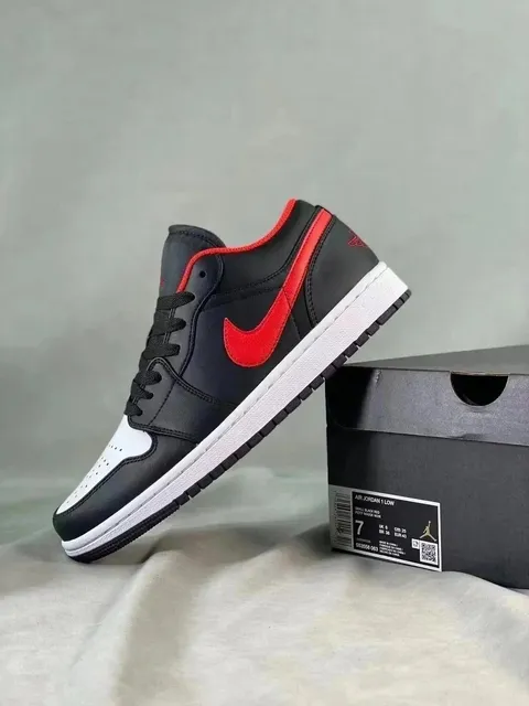 Air Jordan 1 Low Bred Toe