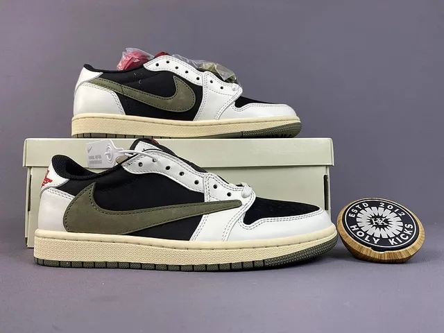 Air Jordan 1 Low Travis Scott Reverse