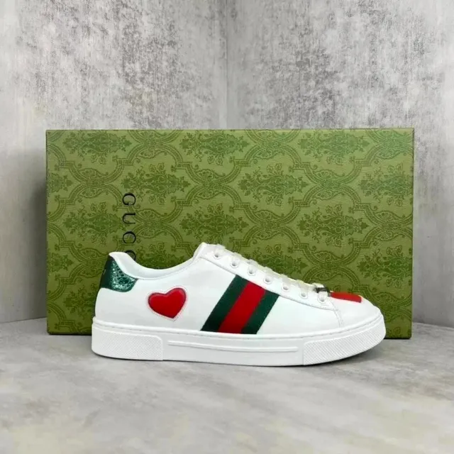 Gucci Ace Low Heart Appliqué