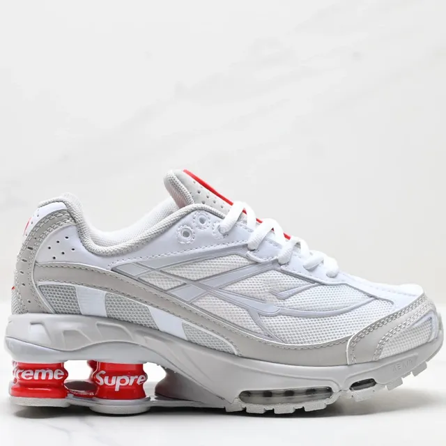 Nike Shox R4 Supreme