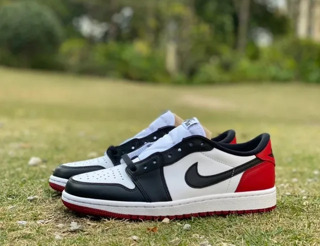 “Black Toe” 乔1黑脚趾低帮黑头 555088-125