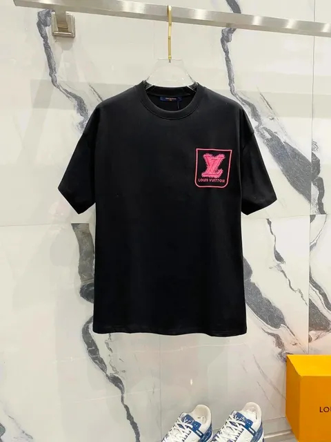 Louis Vuitton T-Shirt Pink LV Patch