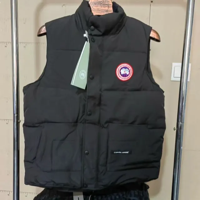 Canada Vest6