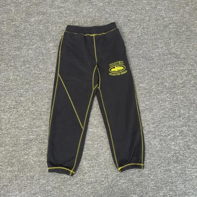 Corteiz Joggers Builds The World Logo