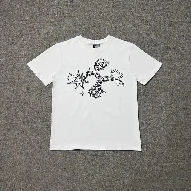 AD08 白色
