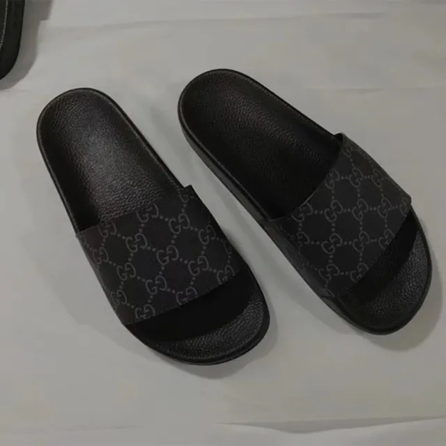 黑色棱形图案