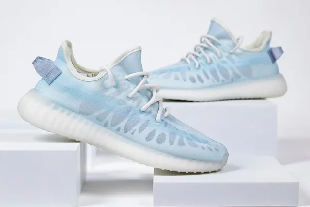 Yeezy Boost 350 V2 Zebra