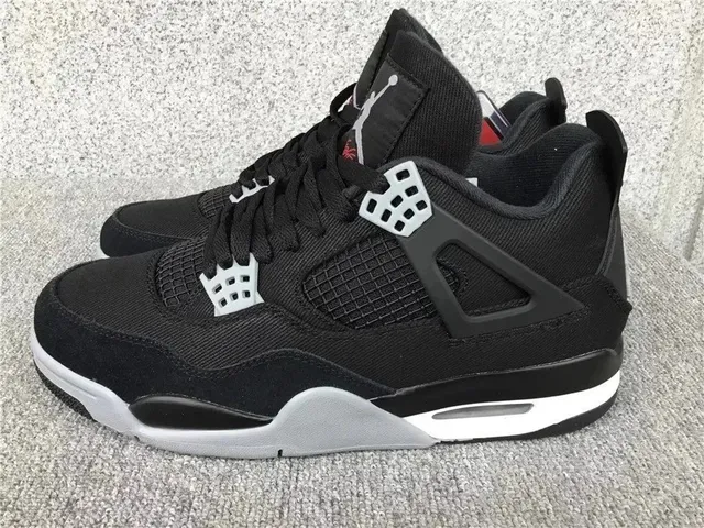 Air Jordan 4 Bred