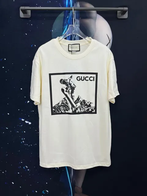 Gucci Graphic T-Shirt Snowboard Print