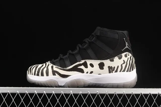 Air Jordan 11 Zebra