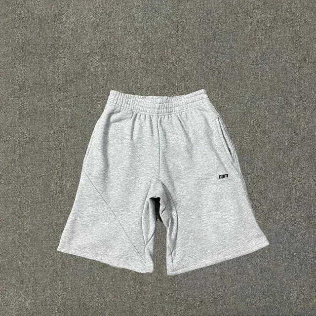短裤灰色