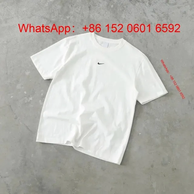 Nike Swoosh Tee Mini Swoosh