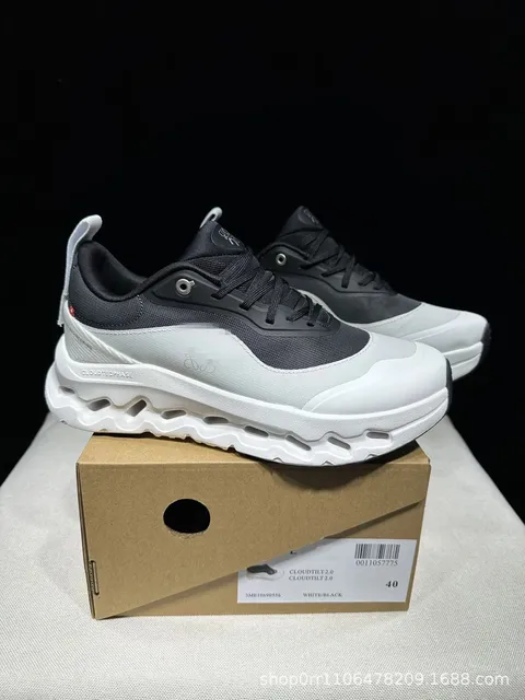 On CloudTilt 2.0 White/Black