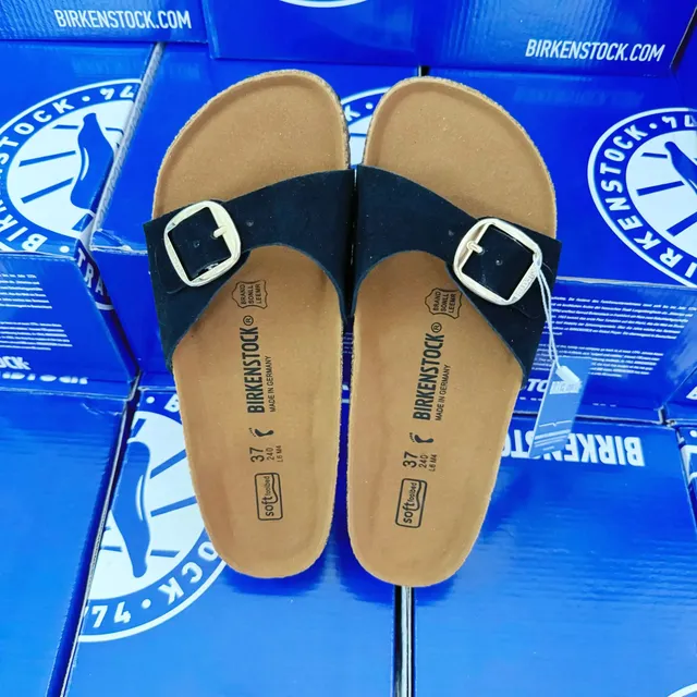 小单扣黑绒