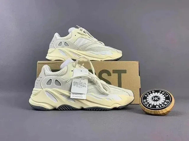 Yeezy 700 Wave Runner