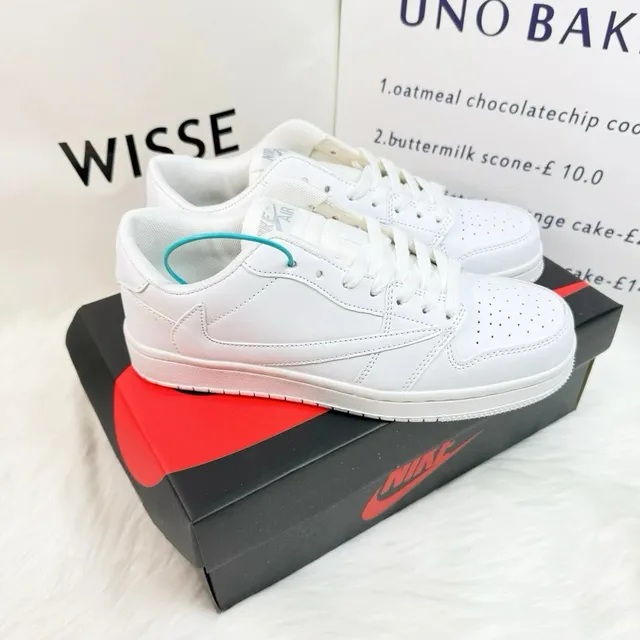 Nike Dunk Low Triple White