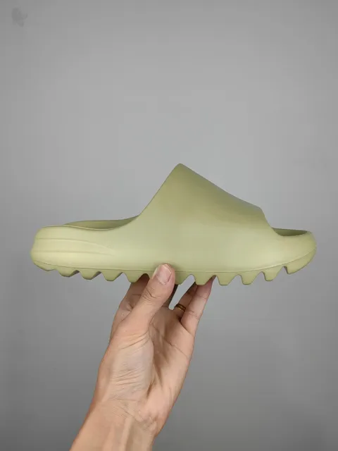 Yeezy Slide Earth