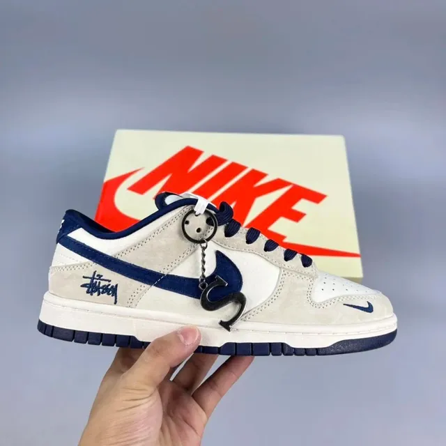 Nike × Stüssy Dunk Low