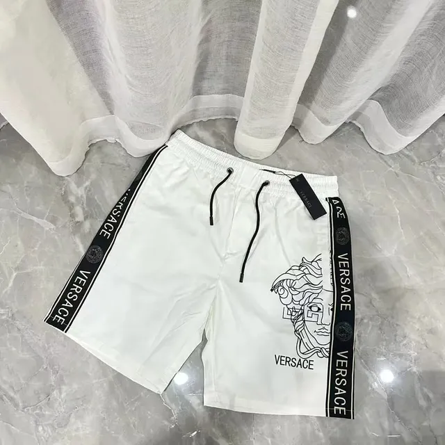 白色D