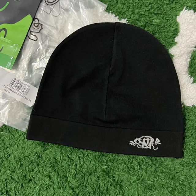 Syna World Seamless Hat Black with White Logo