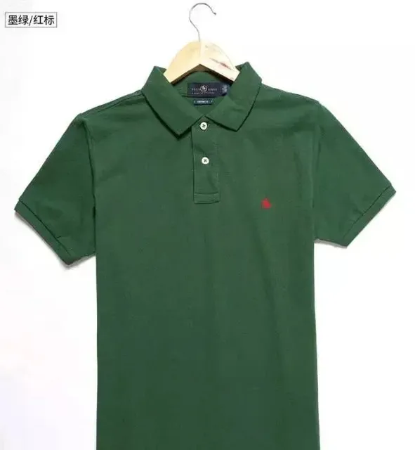 墨绿色