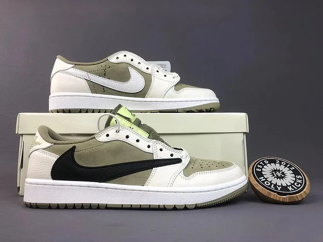 Air Jordan 1 Low Travis Scott Reverse Swoosh
