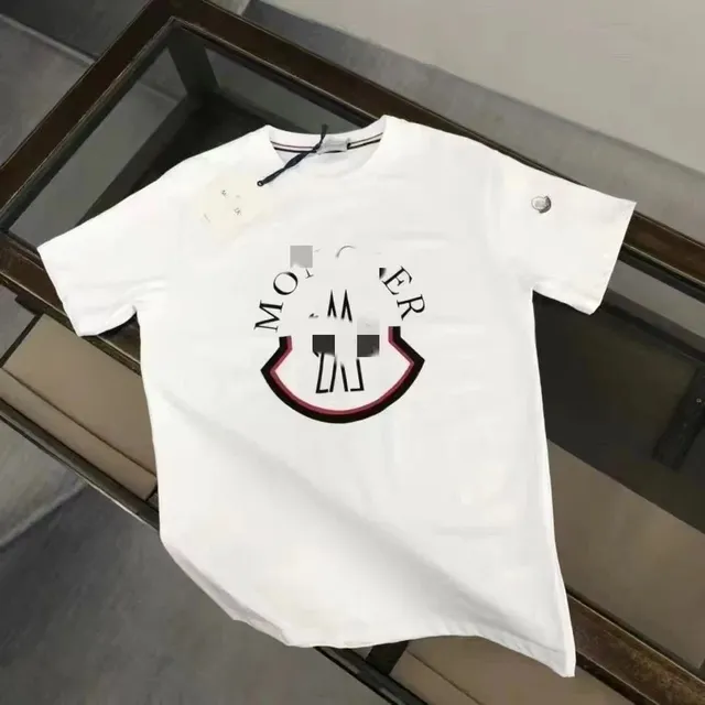 白色。